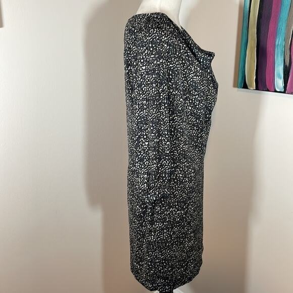 🤩3 for $30 Bundle Deal🤩
GAP printed silky shift dress - Picture 3 of 9